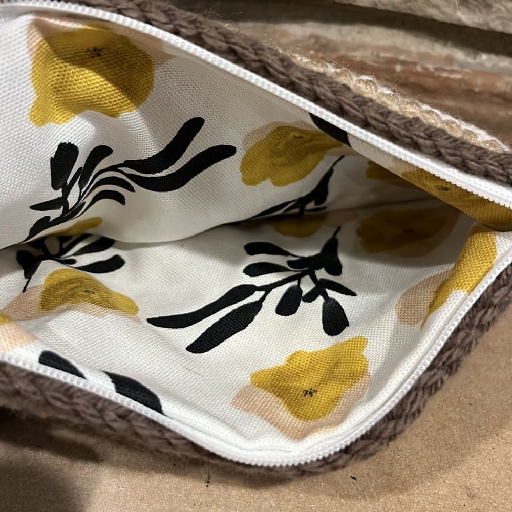 Handmade Crotchet Knit Cottagecore Clutch - Picture 5 of 5